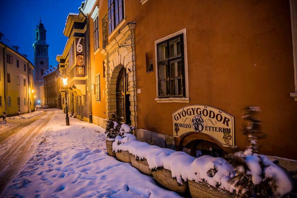 Belvarosi Erdesz-Lak Sopron Luaran gambar